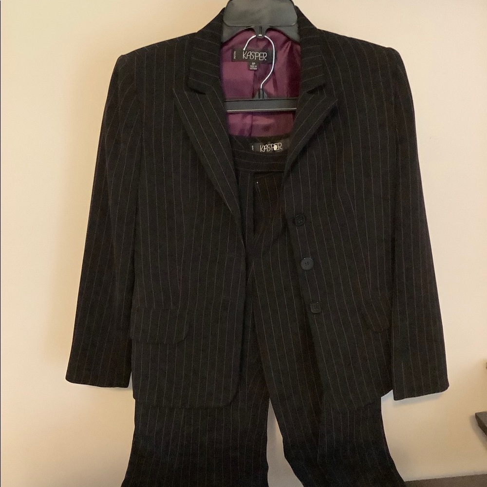 Pants suit